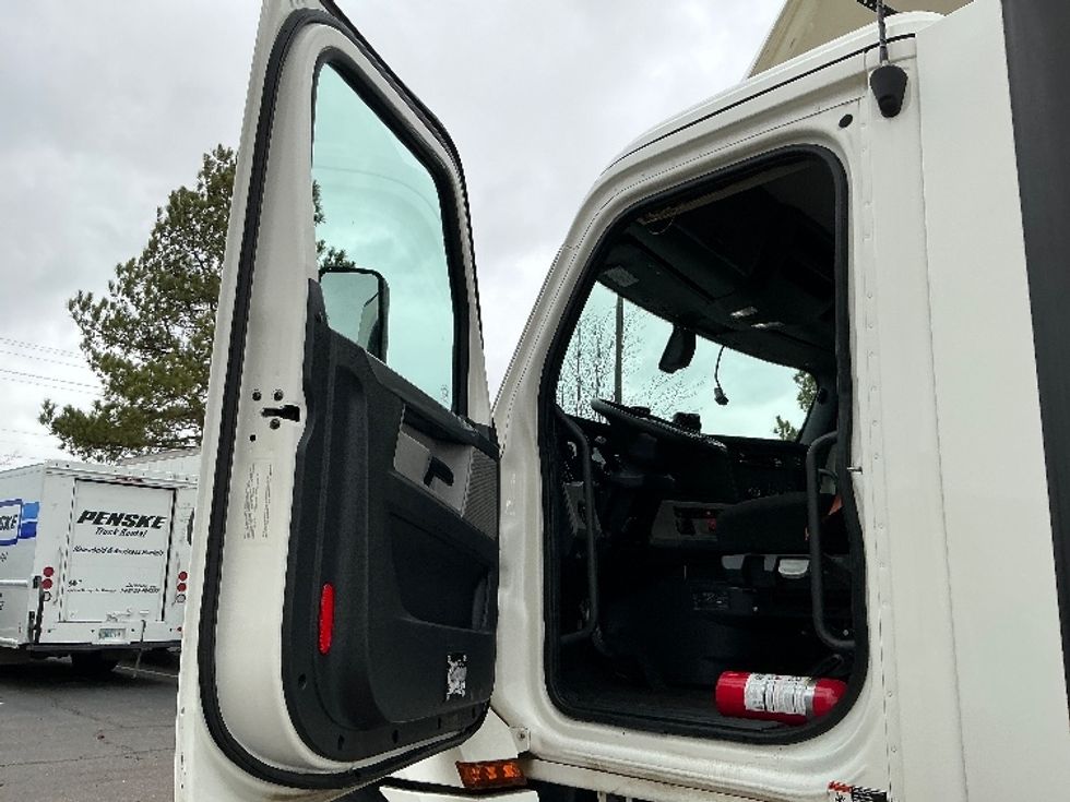 Day Cab Tractor-Heavy Duty Tractors-Freightliner-2019-T12642ST-Olive Branch-MS-347,322\n\t\tmiles-$ 39,250 - Image 9