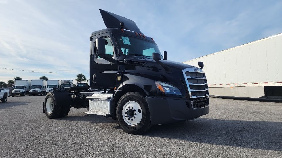 Day Cab Tractor-Heavy Duty Tractors-Freightliner-2019-T12642ST-Orlando-FL-138,346\n\t\tmiles-$ 50,250 - Image 1