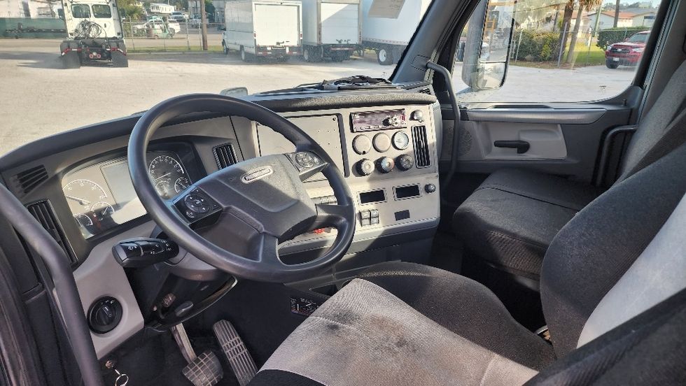 Day Cab Tractor-Heavy Duty Tractors-Freightliner-2019-T12642ST-Orlando-FL-138,346\n\t\tmiles-$ 50,250 - Image 10