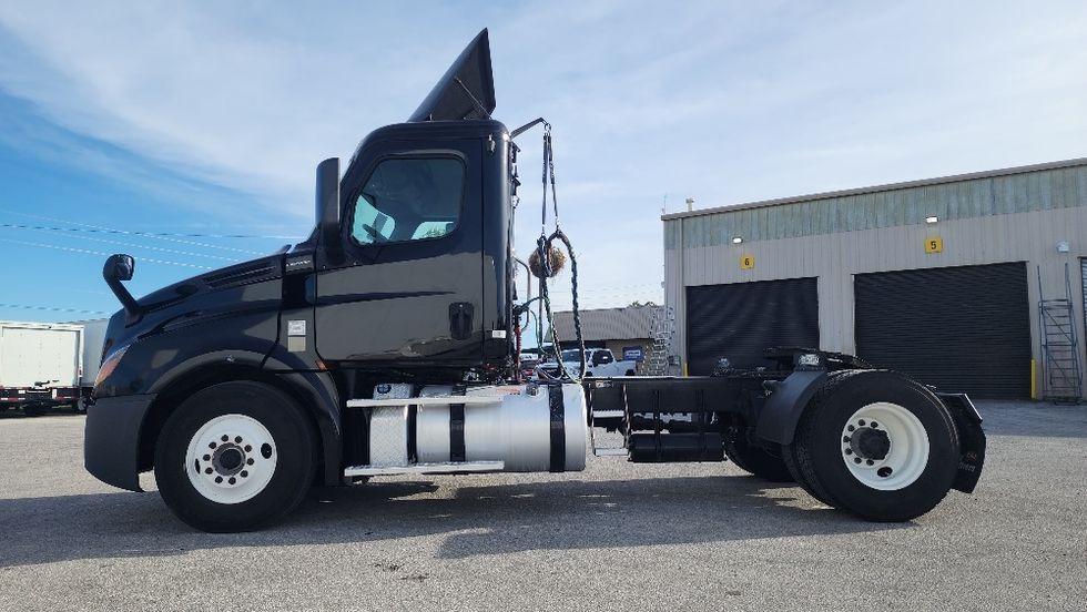 Day Cab Tractor-Heavy Duty Tractors-Freightliner-2019-T12642ST-Orlando-FL-138,346\n\t\tmiles-$ 50,250 - Image 4