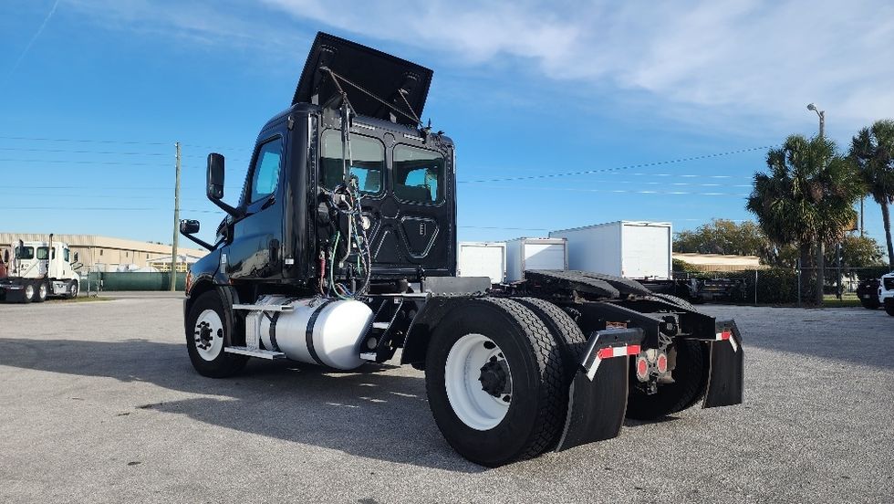 Day Cab Tractor-Heavy Duty Tractors-Freightliner-2019-T12642ST-Orlando-FL-138,346\n\t\tmiles-$ 50,250 - Image 5