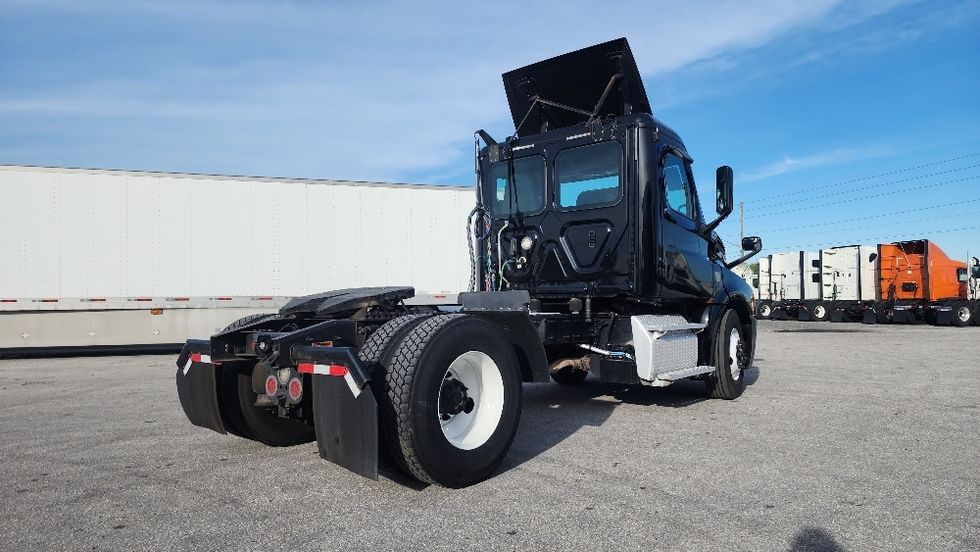 Day Cab Tractor-Heavy Duty Tractors-Freightliner-2019-T12642ST-Orlando-FL-138,346\n\t\tmiles-$ 50,250 - Image 7