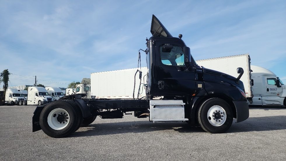 Day Cab Tractor-Heavy Duty Tractors-Freightliner-2019-T12642ST-Orlando-FL-138,346\n\t\tmiles-$ 50,250 - Image 8