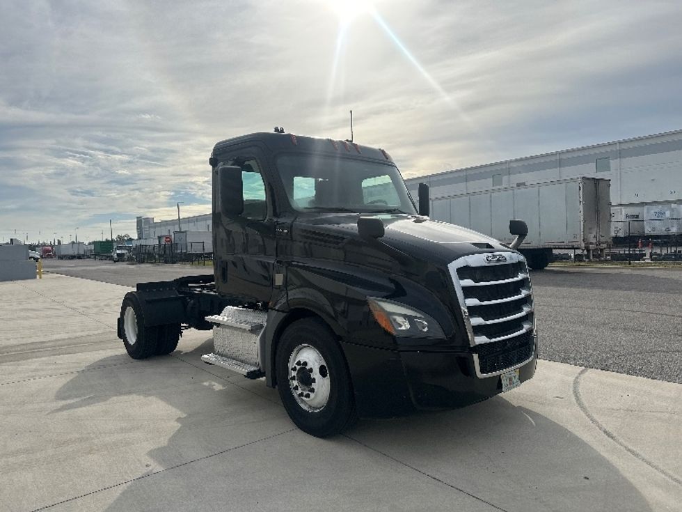 Day Cab Tractor-Heavy Duty Tractors-Freightliner-2019-T12642ST-Orlando-FL-221,019\n\t\tmiles-$ 43,500 - Image 1