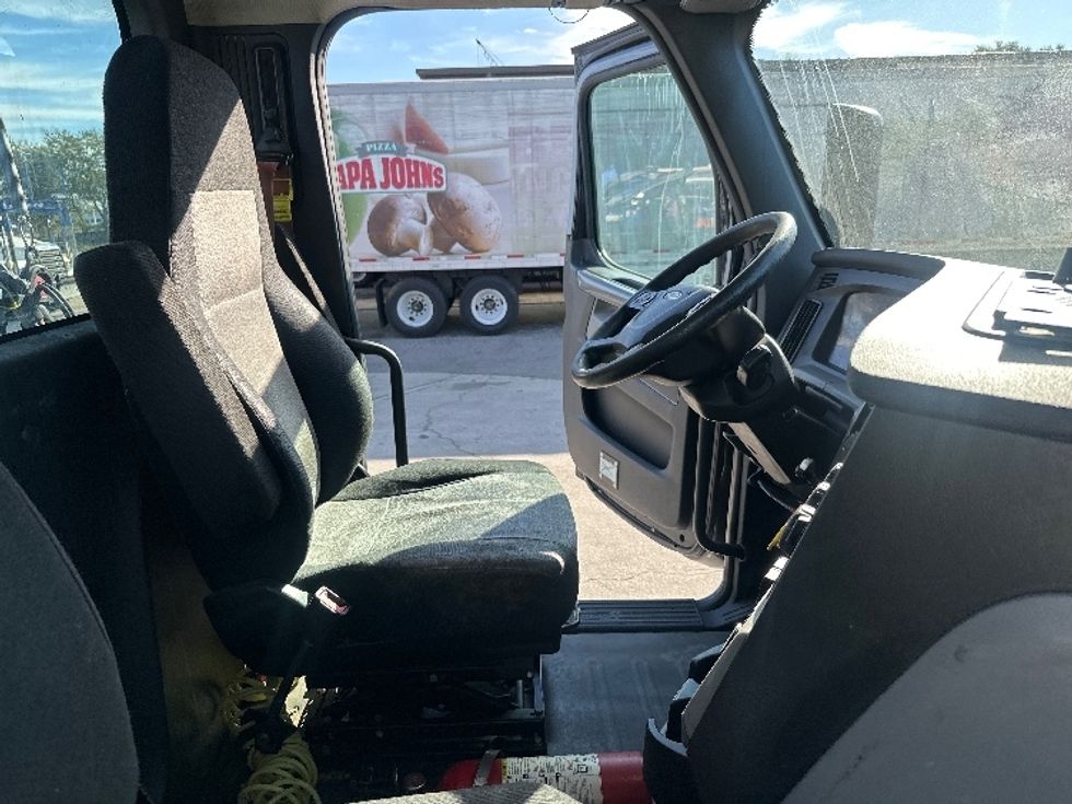 Day Cab Tractor-Heavy Duty Tractors-Freightliner-2019-T12642ST-Orlando-FL-221,019\n\t\tmiles-$ 43,500 - Image 14