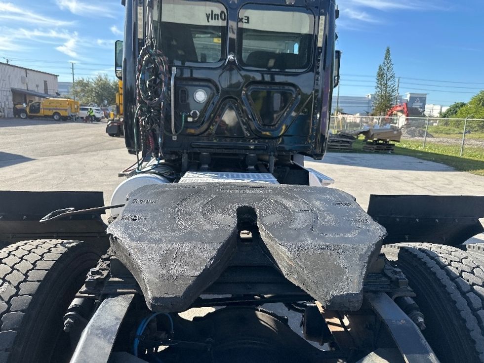 Day Cab Tractor-Heavy Duty Tractors-Freightliner-2019-T12642ST-Orlando-FL-221,019\n\t\tmiles-$ 43,500 - Image 6