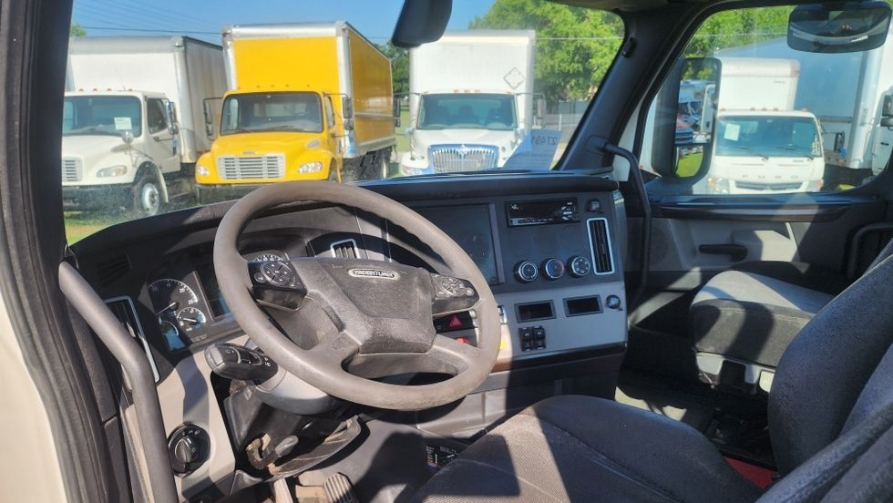 Day Cab Tractor-Heavy Duty Tractors-Freightliner-2019-T12642ST-Orlando-FL-449,652\n\t\tmiles-$ 38,500 - Image 10