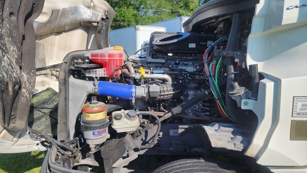 Day Cab Tractor-Heavy Duty Tractors-Freightliner-2019-T12642ST-Orlando-FL-449,652\n\t\tmiles-$ 38,500 - Image 16