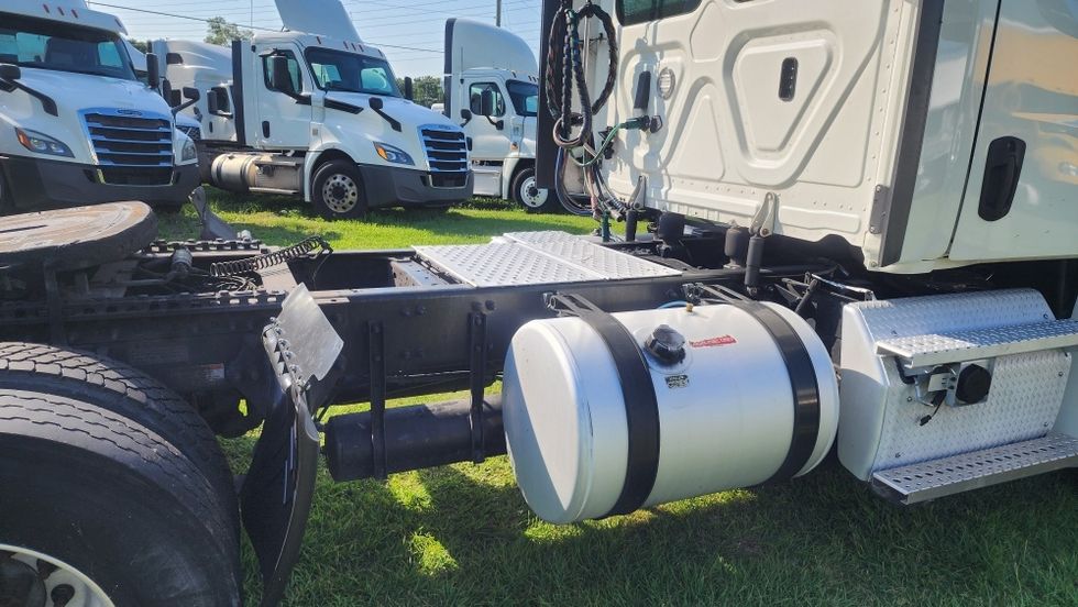 Day Cab Tractor-Heavy Duty Tractors-Freightliner-2019-T12642ST-Orlando-FL-449,652\n\t\tmiles-$ 38,500 - Image 18