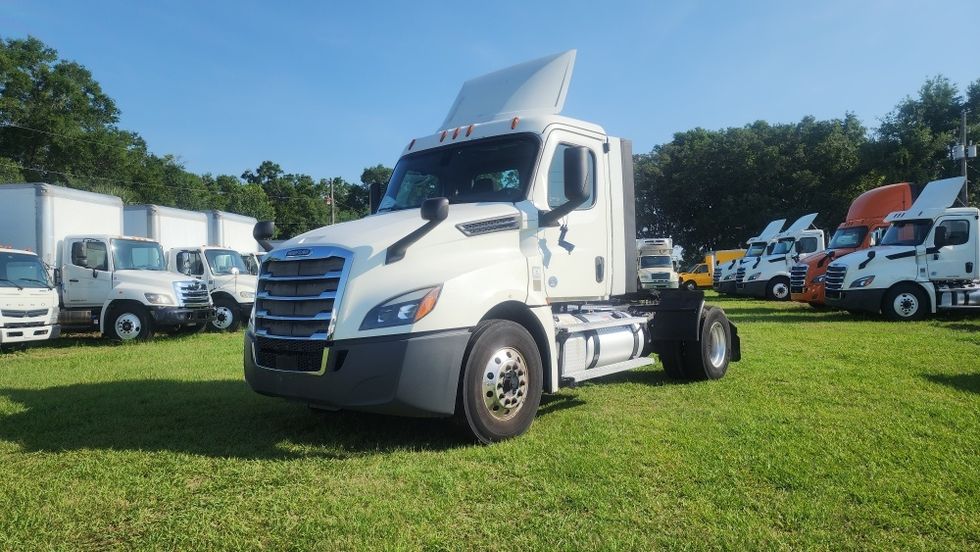 Day Cab Tractor-Heavy Duty Tractors-Freightliner-2019-T12642ST-Orlando-FL-449,652\n\t\tmiles-$ 38,500 - Image 3