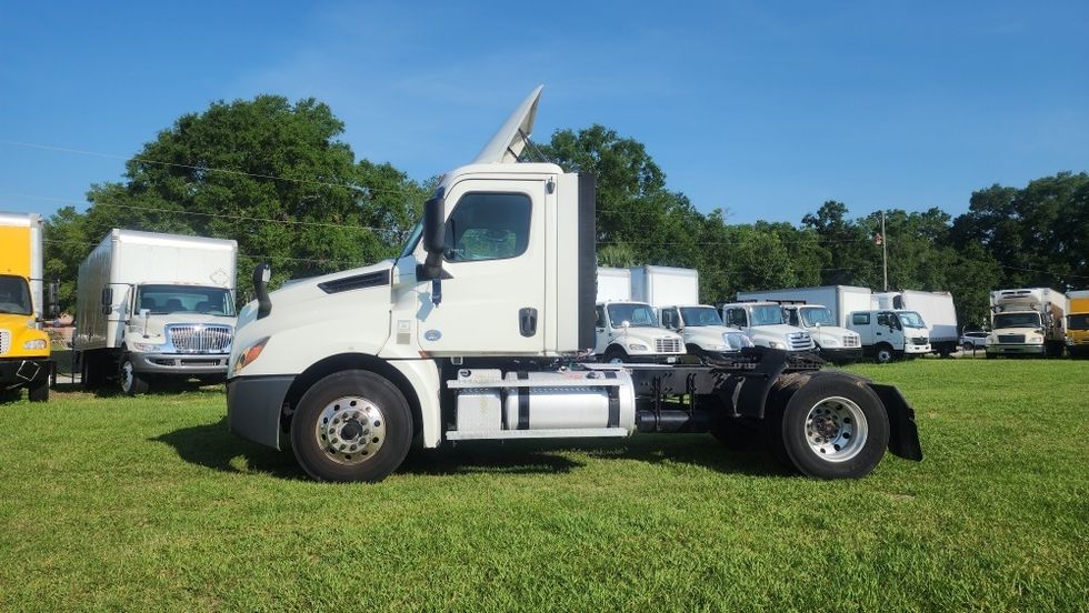 Day Cab Tractor-Heavy Duty Tractors-Freightliner-2019-T12642ST-Orlando-FL-449,652\n\t\tmiles-$ 38,500 - Image 4