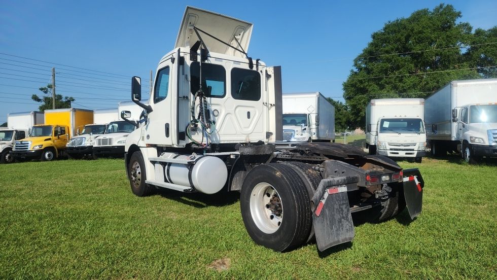Day Cab Tractor-Heavy Duty Tractors-Freightliner-2019-T12642ST-Orlando-FL-449,652\n\t\tmiles-$ 38,500 - Image 5