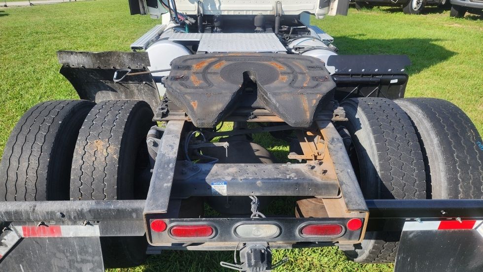 Day Cab Tractor-Heavy Duty Tractors-Freightliner-2019-T12642ST-Orlando-FL-449,652\n\t\tmiles-$ 38,500 - Image 6