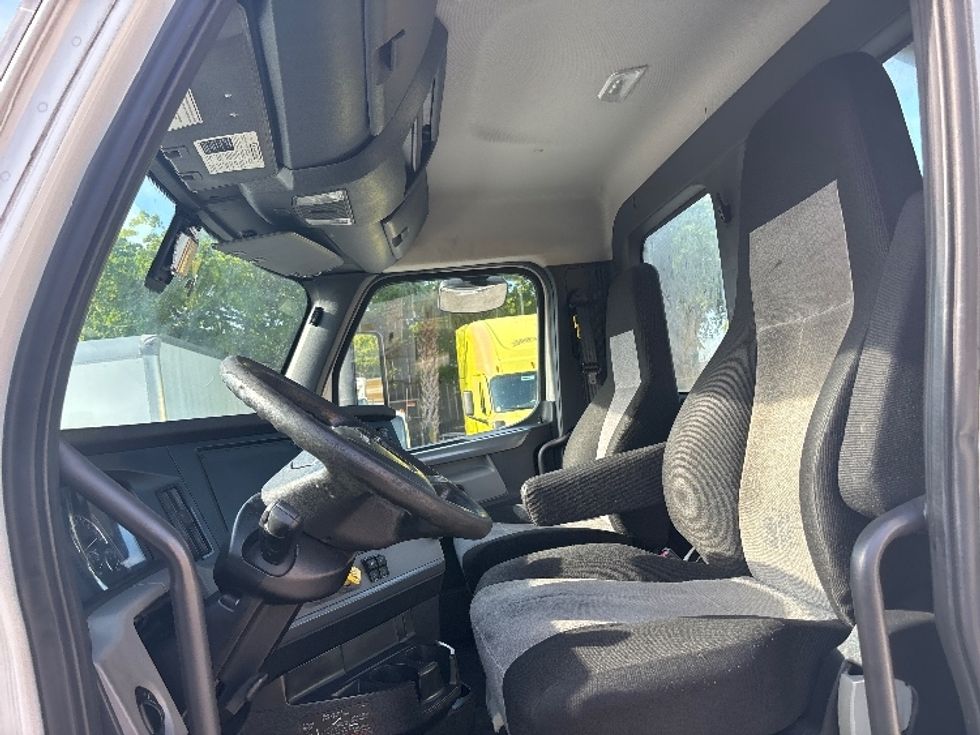 Day Cab Tractor-Heavy Duty Tractors-Freightliner-2019-T12642ST-Orlando-FL-463,642\n\t\tmiles-$ 34,500 - Image 10