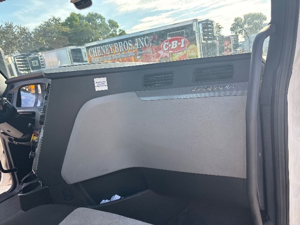Day Cab Tractor-Heavy Duty Tractors-Freightliner-2019-T12642ST-Orlando-FL-463,642\n\t\tmiles-$ 34,500 - Image 13