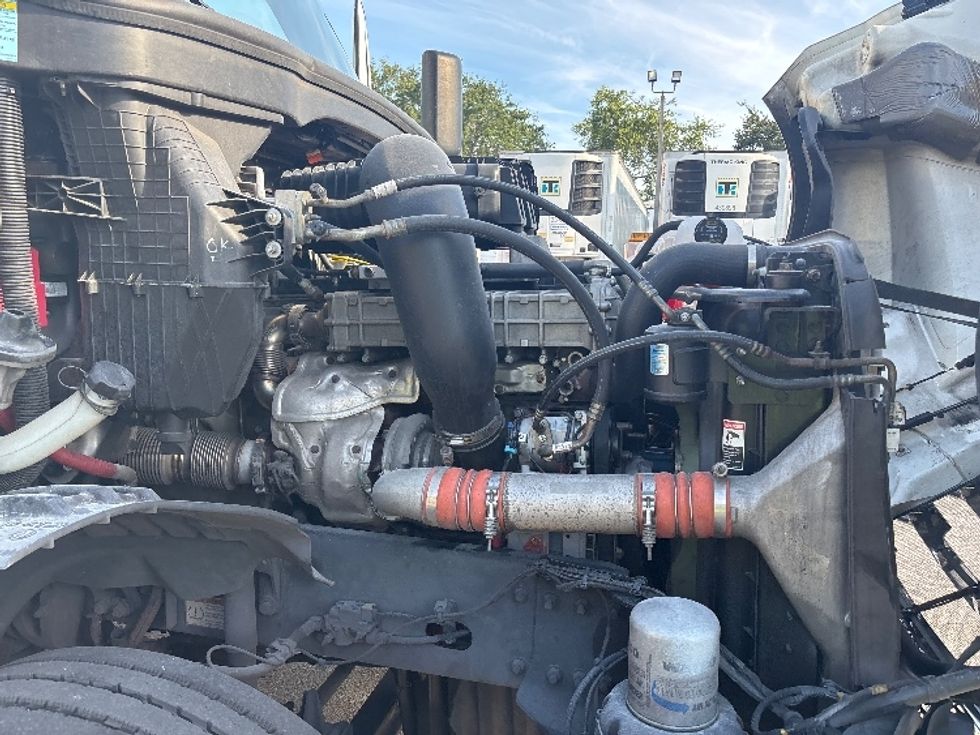Day Cab Tractor-Heavy Duty Tractors-Freightliner-2019-T12642ST-Orlando-FL-463,642\n\t\tmiles-$ 34,500 - Image 15
