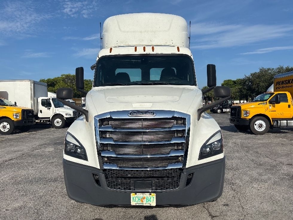 Day Cab Tractor-Heavy Duty Tractors-Freightliner-2019-T12642ST-Orlando-FL-463,642\n\t\tmiles-$ 34,500 - Image 2