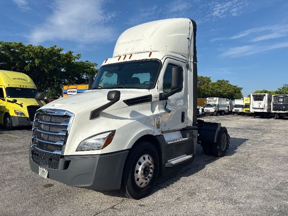 Day Cab Tractor-Heavy Duty Tractors-Freightliner-2019-T12642ST-Orlando-FL-463,642\n\t\tmiles-$ 34,500 - Image 3