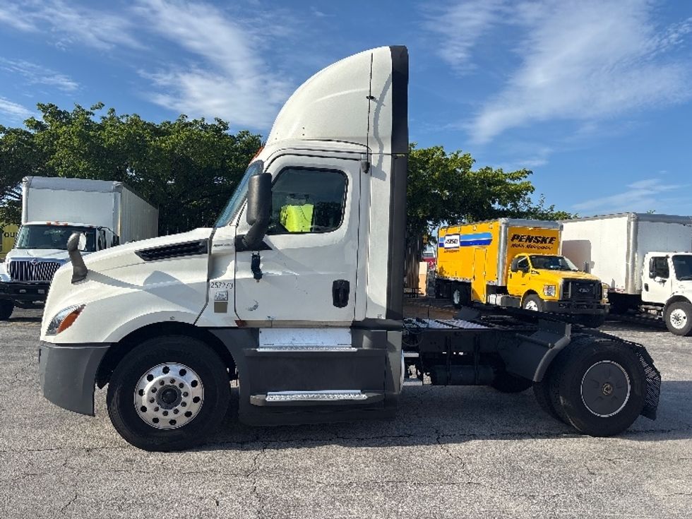Day Cab Tractor-Heavy Duty Tractors-Freightliner-2019-T12642ST-Orlando-FL-463,642\n\t\tmiles-$ 34,500 - Image 4