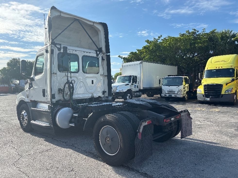 Day Cab Tractor-Heavy Duty Tractors-Freightliner-2019-T12642ST-Orlando-FL-463,642\n\t\tmiles-$ 34,500 - Image 5