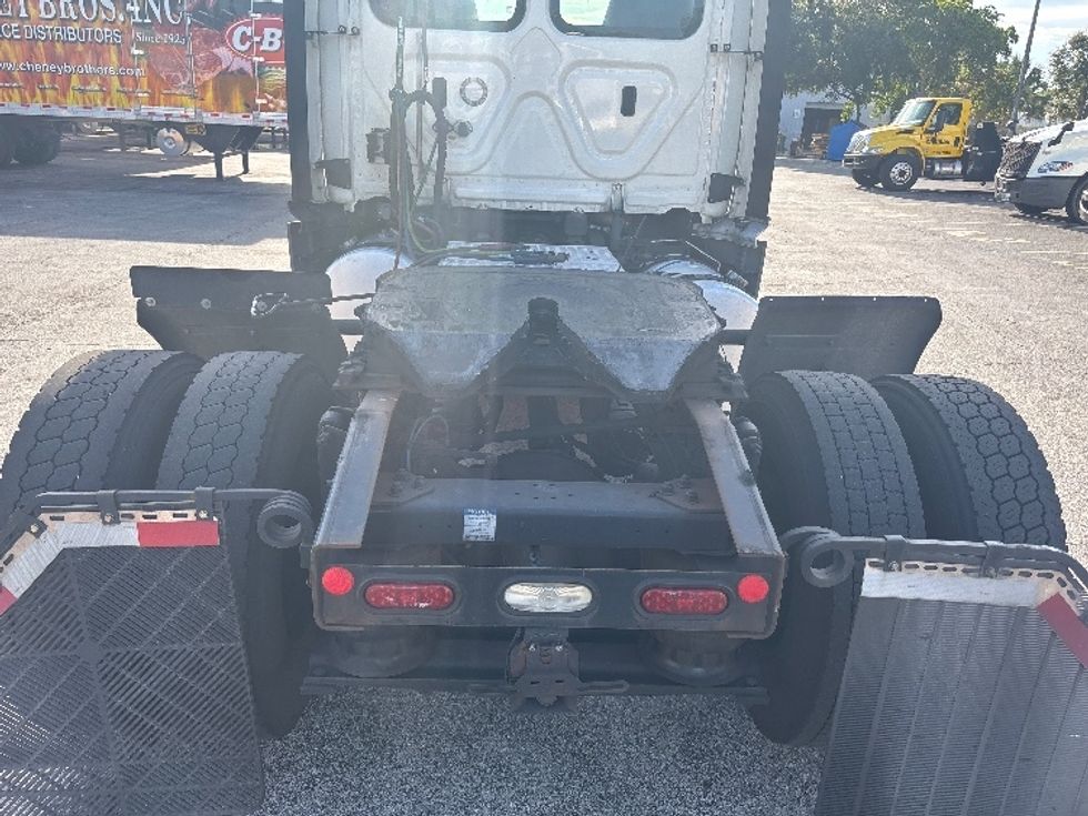 Day Cab Tractor-Heavy Duty Tractors-Freightliner-2019-T12642ST-Orlando-FL-463,642\n\t\tmiles-$ 34,500 - Image 6