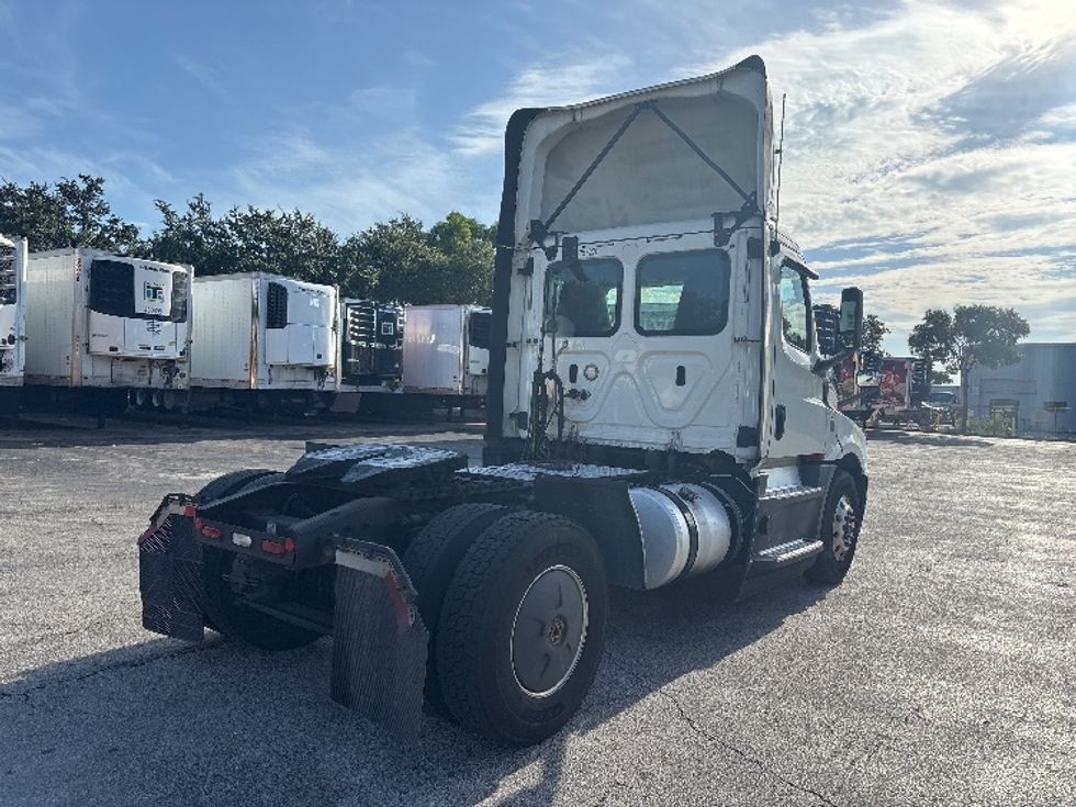 Day Cab Tractor-Heavy Duty Tractors-Freightliner-2019-T12642ST-Orlando-FL-463,642\n\t\tmiles-$ 34,500 - Image 7