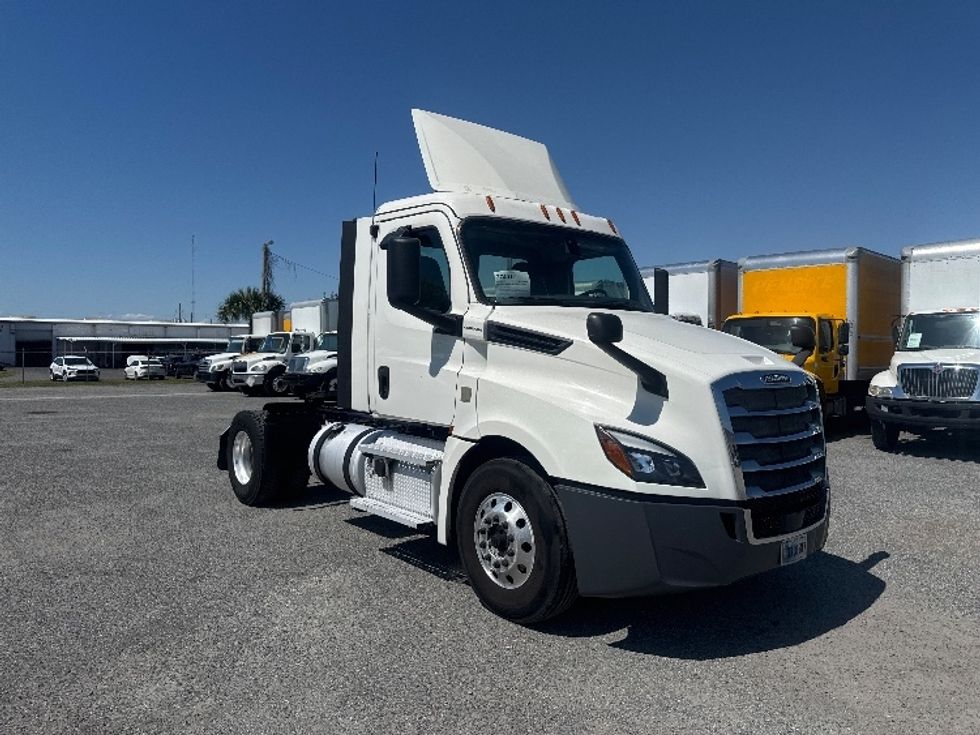 Day Cab Tractor-Heavy Duty Tractors-Freightliner-2019-T12642ST-Orlando-FL-550,091\n\t\tmiles-$ 32,250 - Image 1