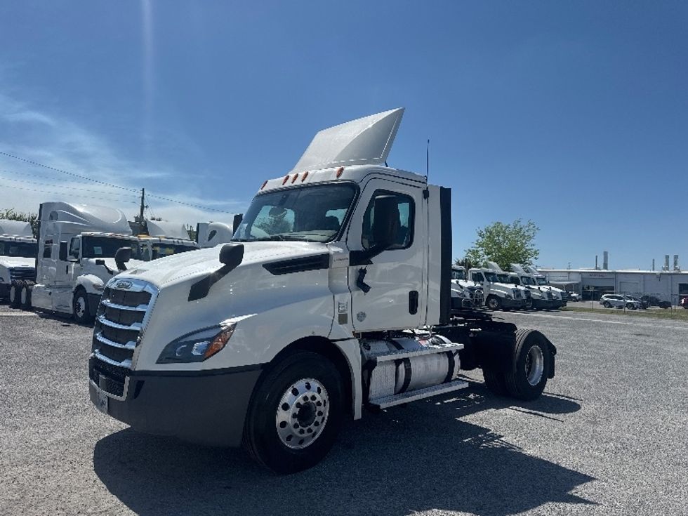 Day Cab Tractor-Heavy Duty Tractors-Freightliner-2019-T12642ST-Orlando-FL-550,091\n\t\tmiles-$ 32,250 - Image 3