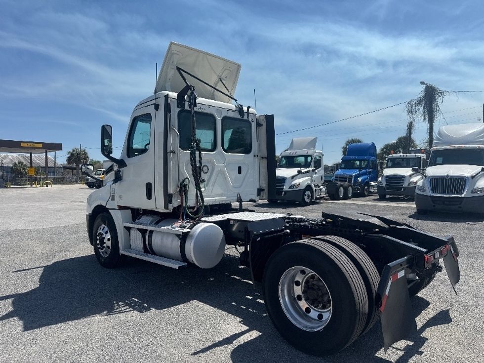 Day Cab Tractor-Heavy Duty Tractors-Freightliner-2019-T12642ST-Orlando-FL-550,091\n\t\tmiles-$ 32,250 - Image 5