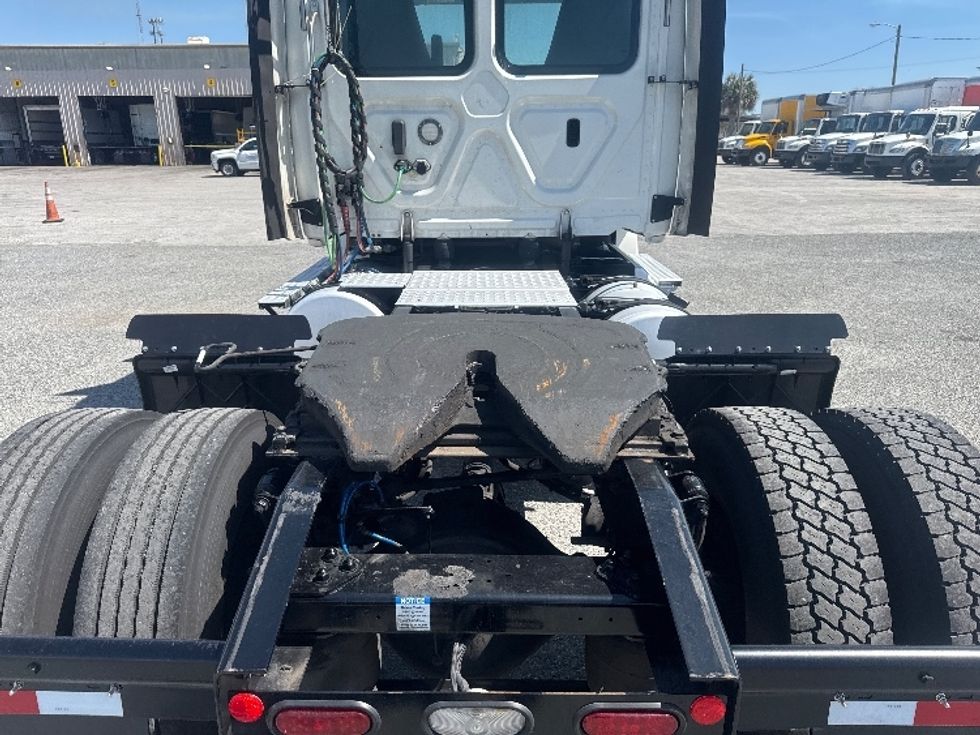 Day Cab Tractor-Heavy Duty Tractors-Freightliner-2019-T12642ST-Orlando-FL-550,091\n\t\tmiles-$ 32,250 - Image 6