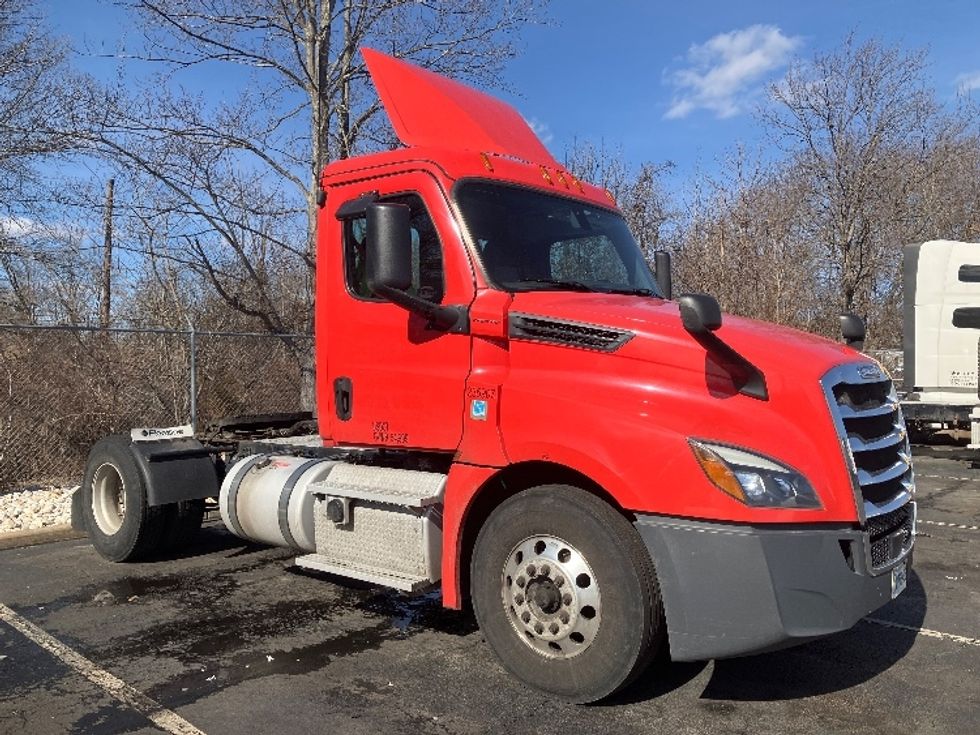 Day Cab Tractor-Heavy Duty Tractors-Freightliner-2019-T12642ST-Parsippany-NJ-272,385\n\t\tmiles-$ 43,500 - Image 1