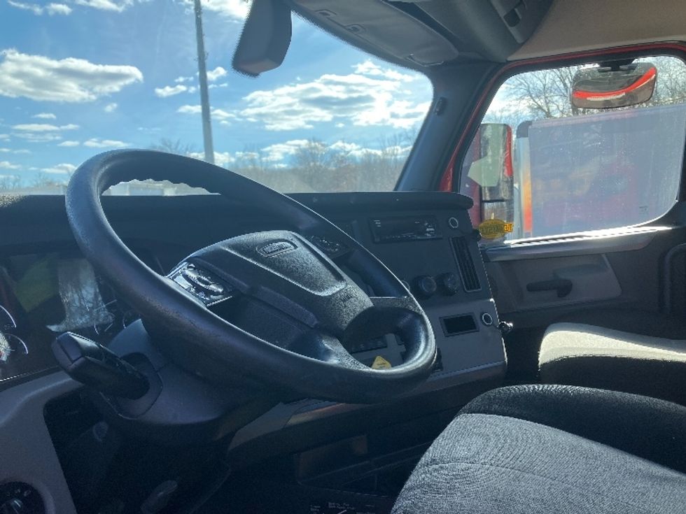 Day Cab Tractor-Heavy Duty Tractors-Freightliner-2019-T12642ST-Parsippany-NJ-272,385\n\t\tmiles-$ 43,500 - Image 10