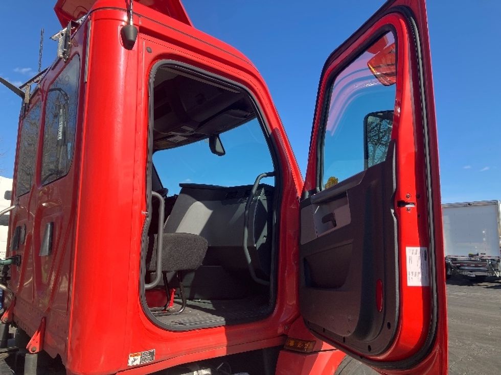 Day Cab Tractor-Heavy Duty Tractors-Freightliner-2019-T12642ST-Parsippany-NJ-272,385\n\t\tmiles-$ 43,500 - Image 12