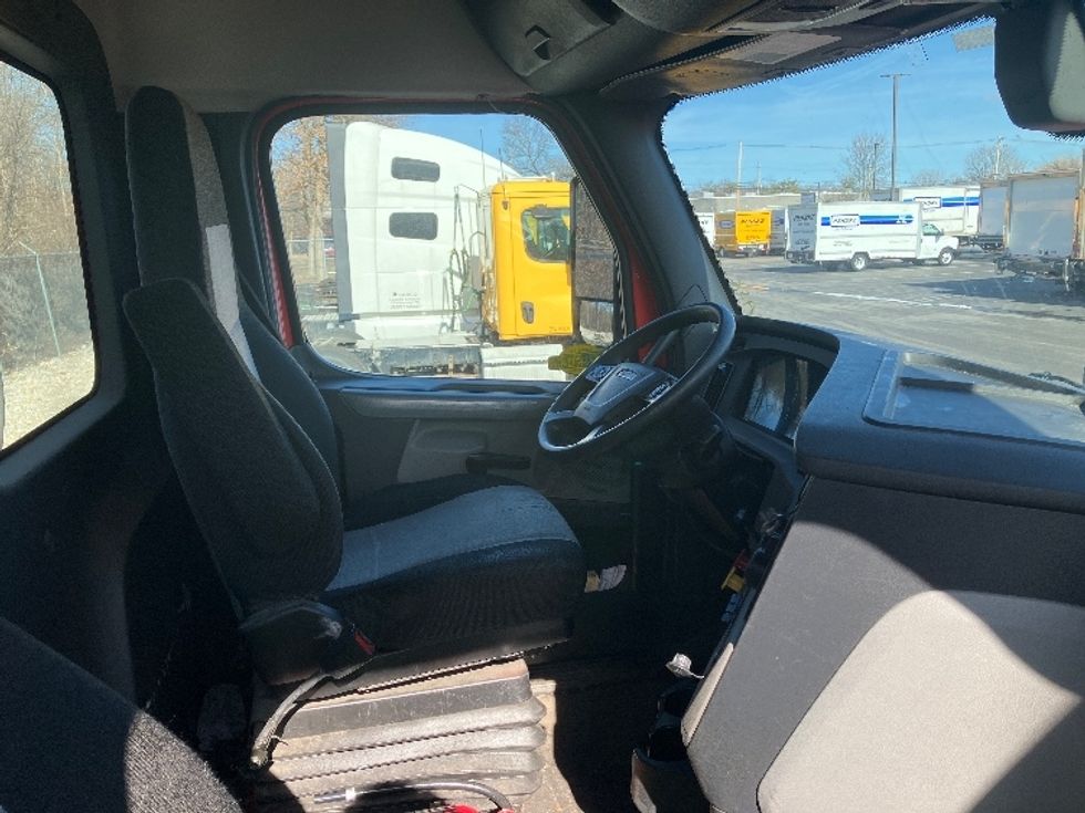 Day Cab Tractor-Heavy Duty Tractors-Freightliner-2019-T12642ST-Parsippany-NJ-272,385\n\t\tmiles-$ 43,500 - Image 14