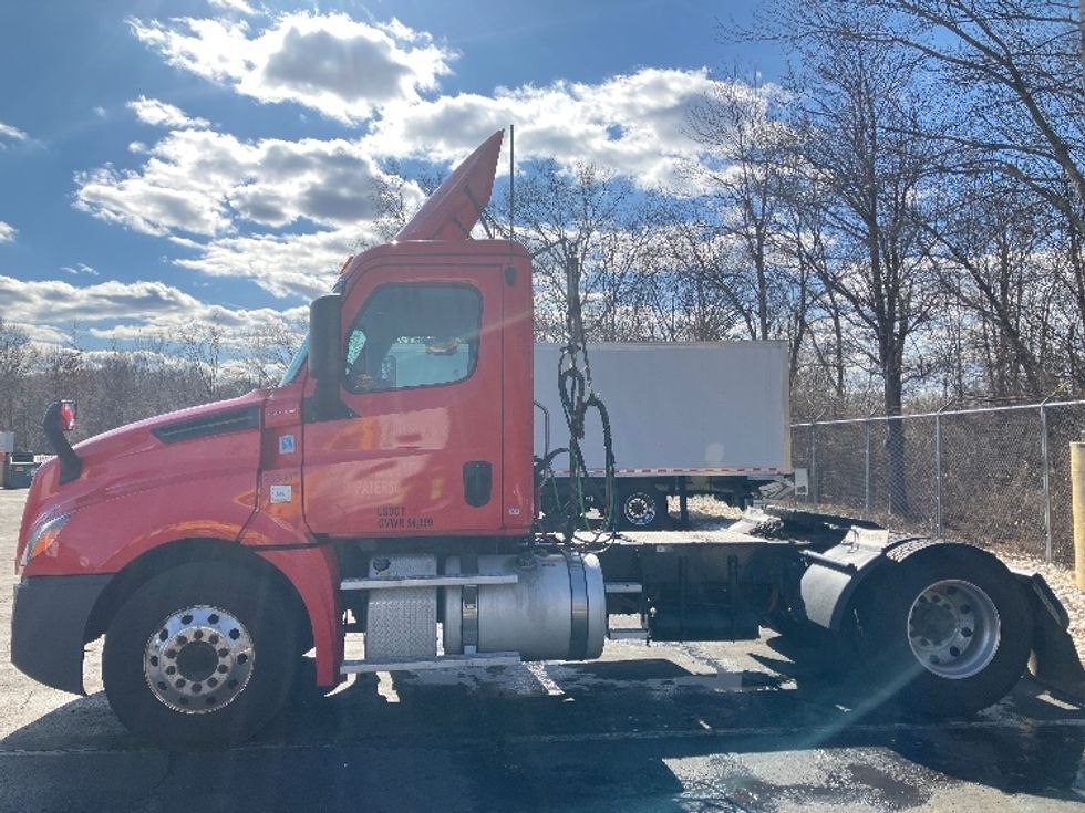 Day Cab Tractor-Heavy Duty Tractors-Freightliner-2019-T12642ST-Parsippany-NJ-272,385\n\t\tmiles-$ 43,500 - Image 4