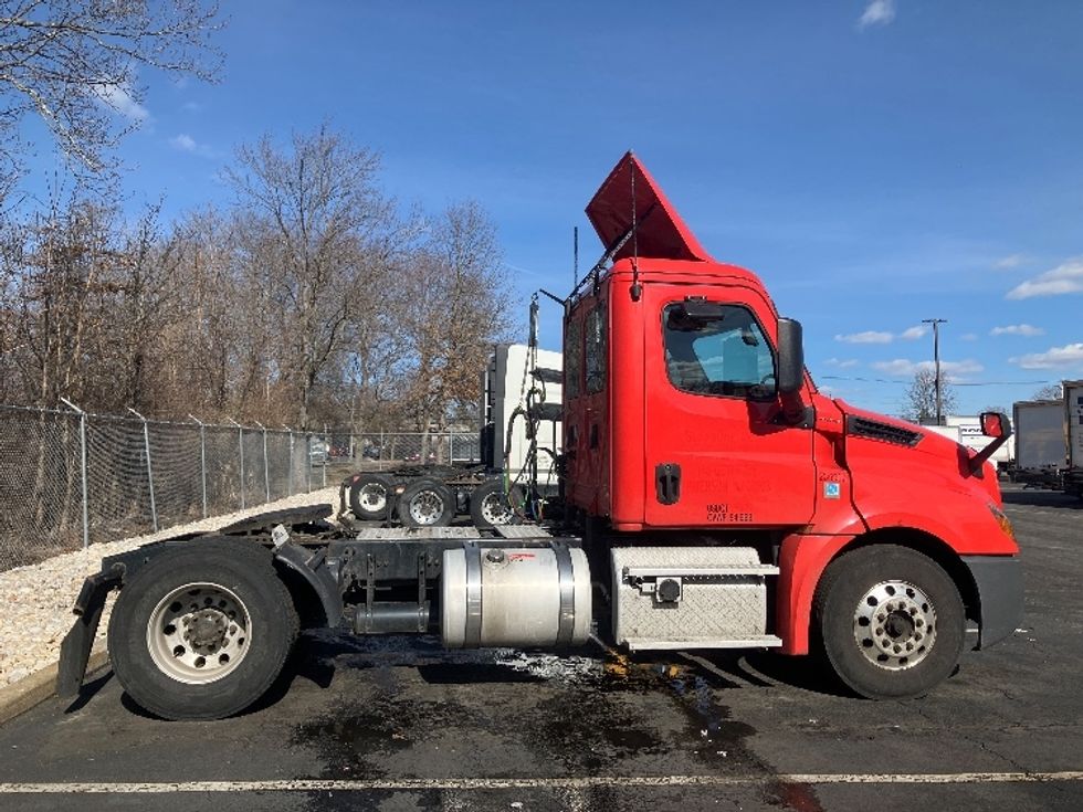 Day Cab Tractor-Heavy Duty Tractors-Freightliner-2019-T12642ST-Parsippany-NJ-272,385\n\t\tmiles-$ 43,500 - Image 8
