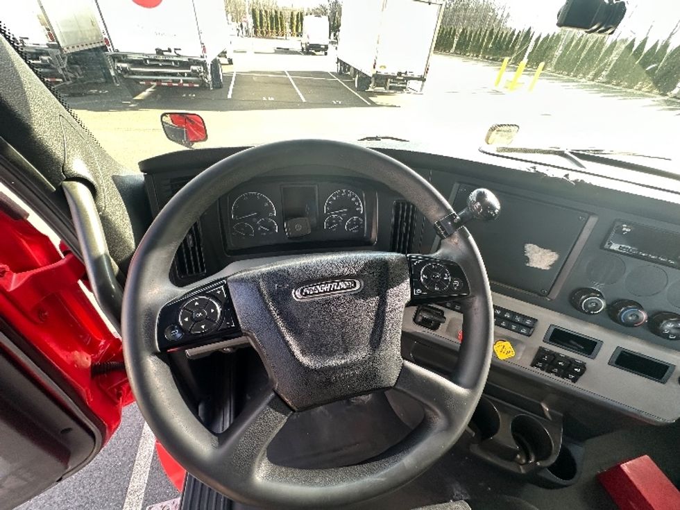 Day Cab Tractor-Heavy Duty Tractors-Freightliner-2019-T12642ST-Parsippany-NJ-357,907\n\t\tmiles-$ 43,000 - Image 11