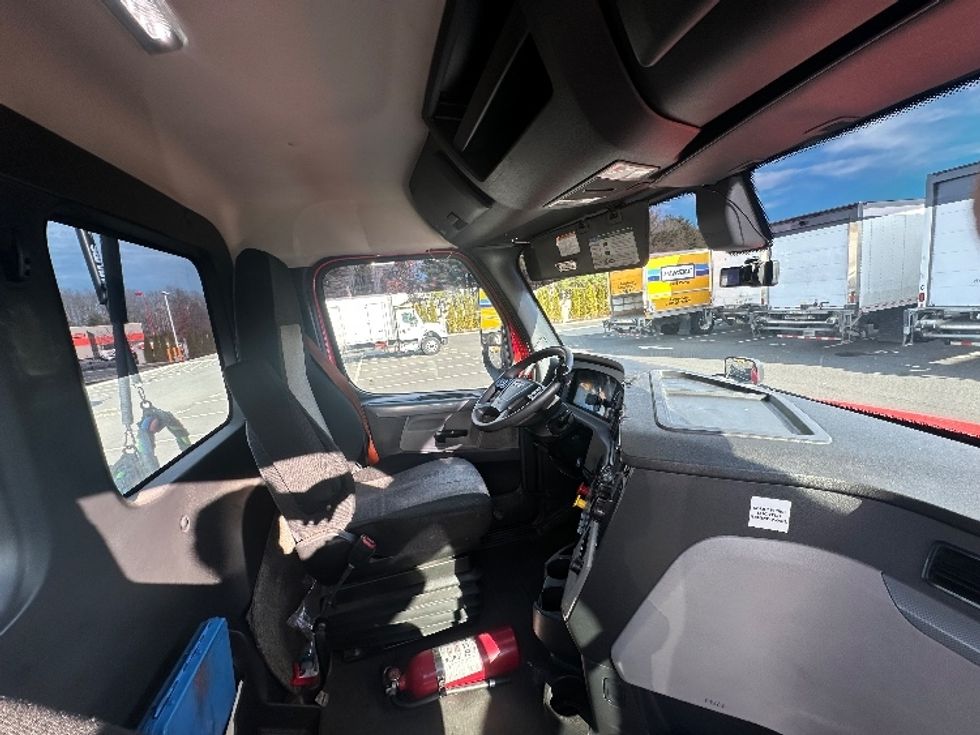 Day Cab Tractor-Heavy Duty Tractors-Freightliner-2019-T12642ST-Parsippany-NJ-357,907\n\t\tmiles-$ 43,000 - Image 14