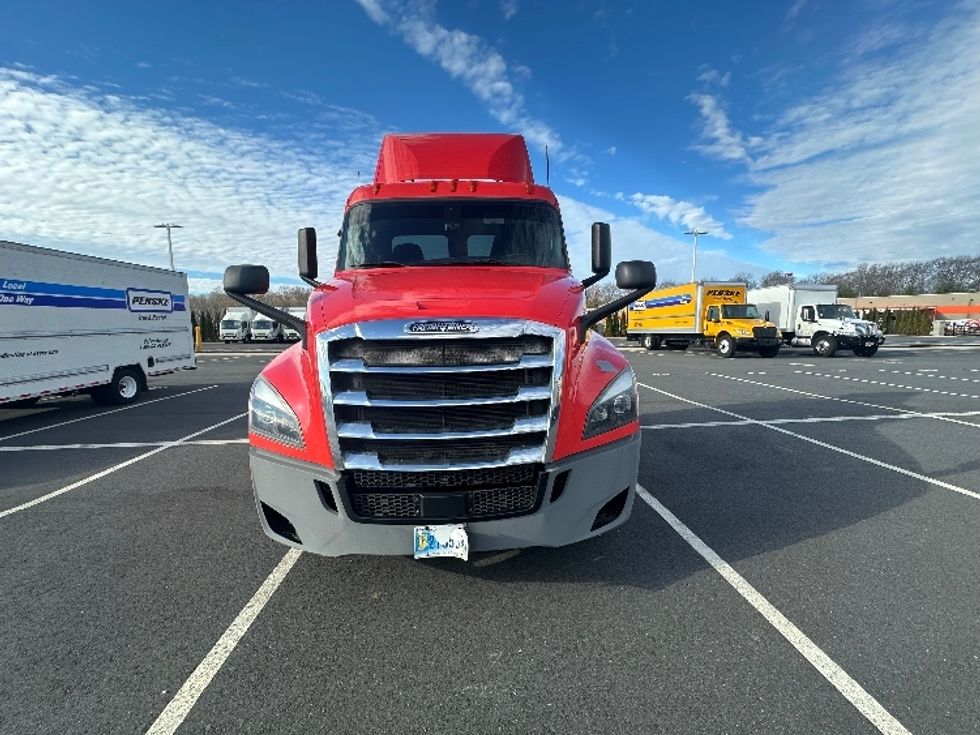 Day Cab Tractor-Heavy Duty Tractors-Freightliner-2019-T12642ST-Parsippany-NJ-357,907\n\t\tmiles-$ 43,000 - Image 2