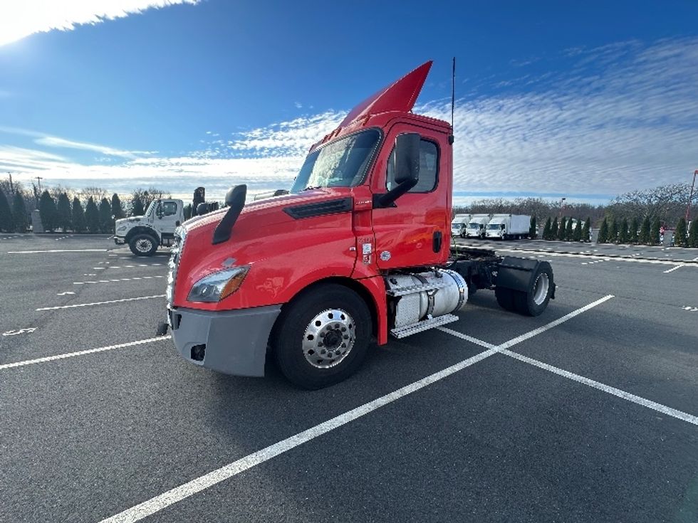 Day Cab Tractor-Heavy Duty Tractors-Freightliner-2019-T12642ST-Parsippany-NJ-357,907\n\t\tmiles-$ 43,000 - Image 3