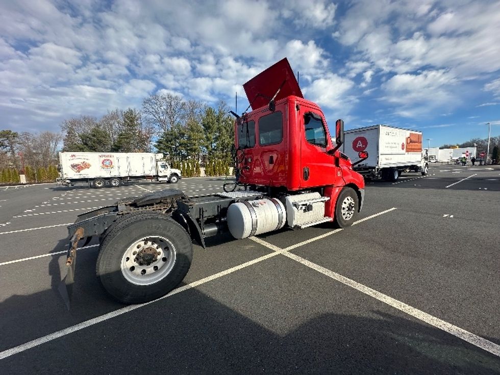 Day Cab Tractor-Heavy Duty Tractors-Freightliner-2019-T12642ST-Parsippany-NJ-357,907\n\t\tmiles-$ 43,000 - Image 7