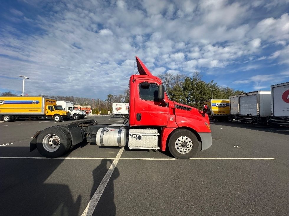Day Cab Tractor-Heavy Duty Tractors-Freightliner-2019-T12642ST-Parsippany-NJ-357,907\n\t\tmiles-$ 43,000 - Image 8
