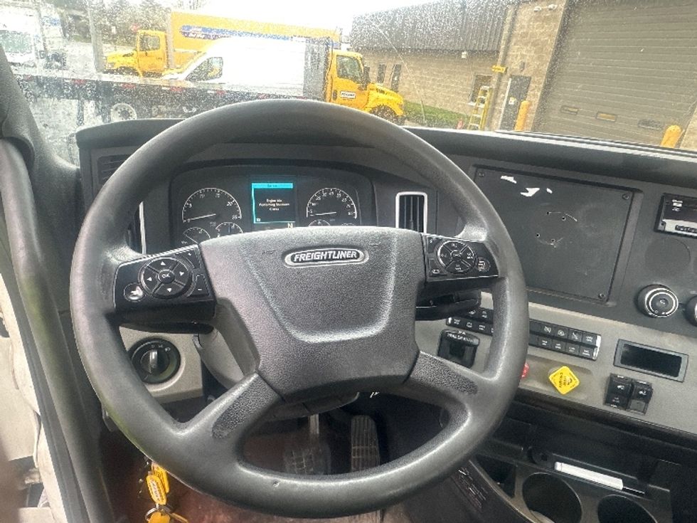 Day Cab Tractor-Heavy Duty Tractors-Freightliner-2019-T12642ST-Parsippany-NJ-395,267\n\t\tmiles-$ 36,000 - Image 11