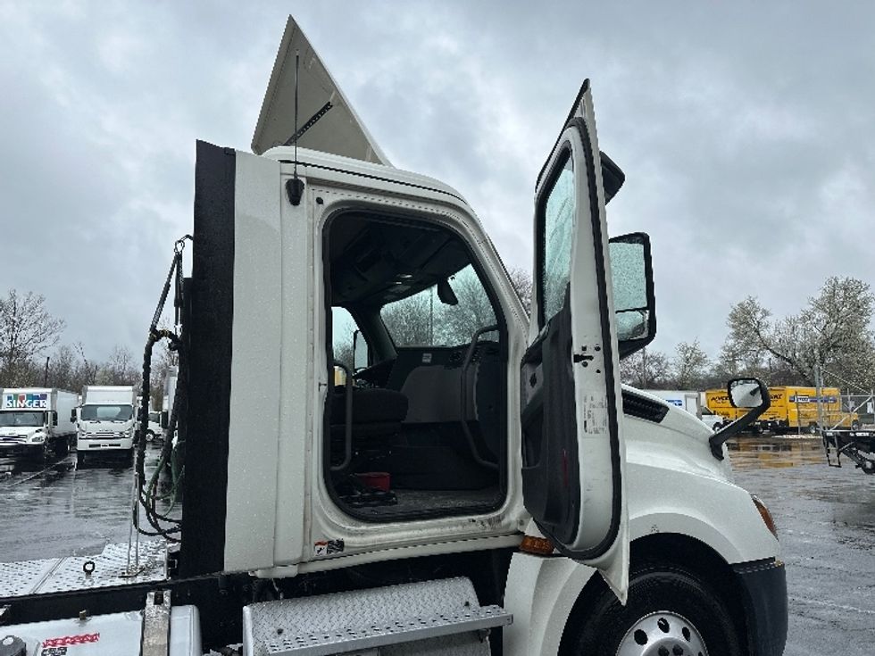 Day Cab Tractor-Heavy Duty Tractors-Freightliner-2019-T12642ST-Parsippany-NJ-395,267\n\t\tmiles-$ 36,000 - Image 12