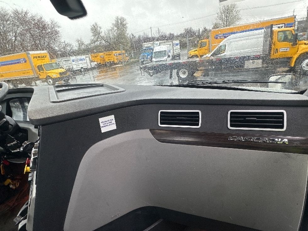 Day Cab Tractor-Heavy Duty Tractors-Freightliner-2019-T12642ST-Parsippany-NJ-395,267\n\t\tmiles-$ 36,000 - Image 13