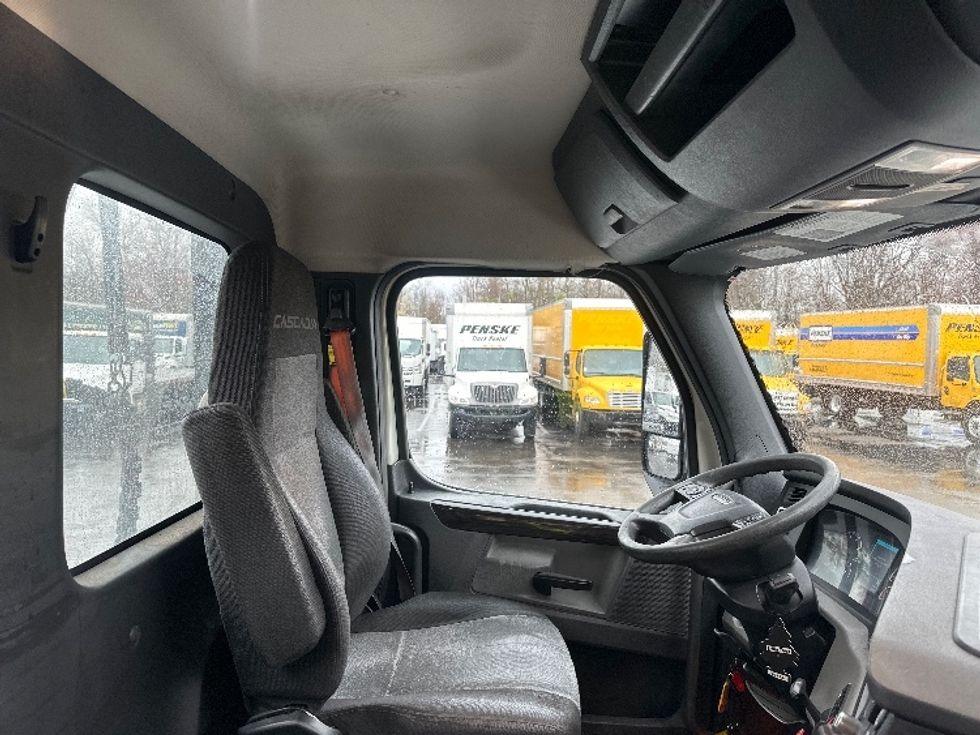 Day Cab Tractor-Heavy Duty Tractors-Freightliner-2019-T12642ST-Parsippany-NJ-395,267\n\t\tmiles-$ 36,000 - Image 14