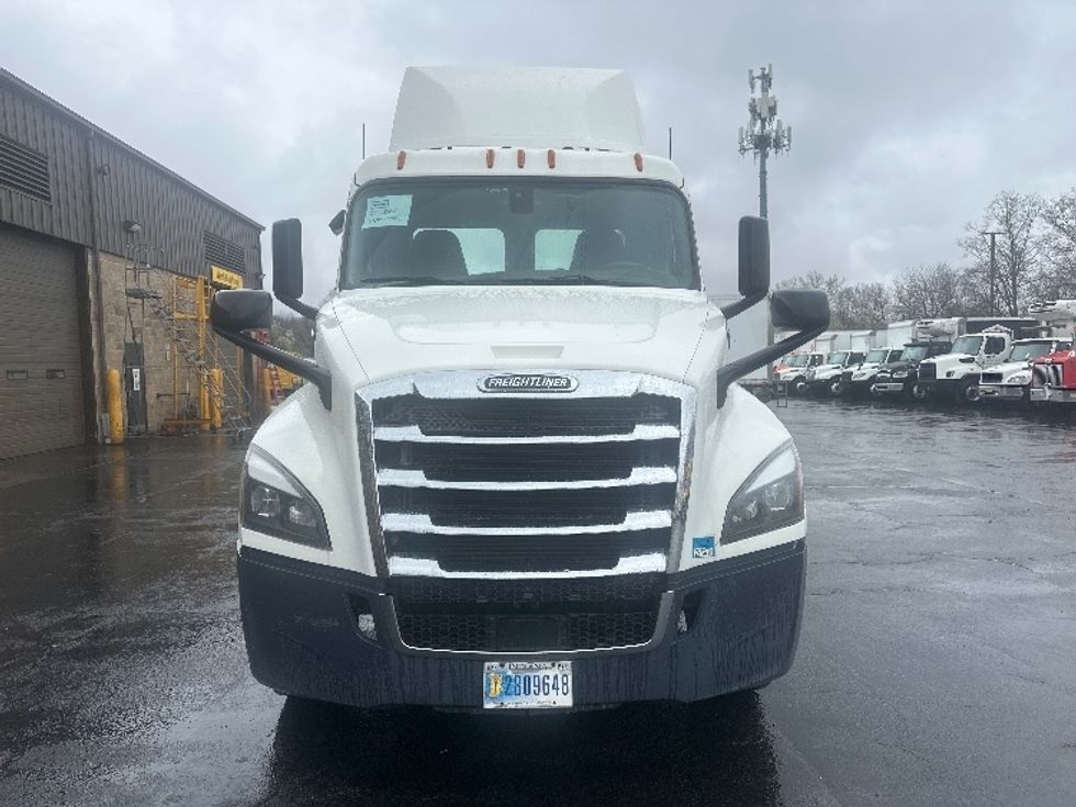Day Cab Tractor-Heavy Duty Tractors-Freightliner-2019-T12642ST-Parsippany-NJ-395,267\n\t\tmiles-$ 36,000 - Image 2