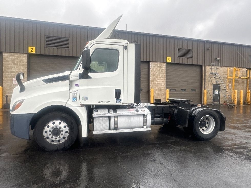 Day Cab Tractor-Heavy Duty Tractors-Freightliner-2019-T12642ST-Parsippany-NJ-395,267\n\t\tmiles-$ 36,000 - Image 3