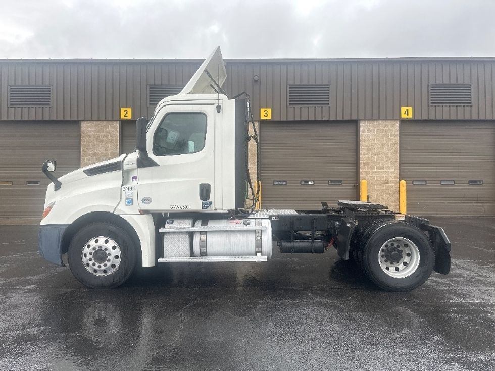 Day Cab Tractor-Heavy Duty Tractors-Freightliner-2019-T12642ST-Parsippany-NJ-395,267\n\t\tmiles-$ 36,000 - Image 4