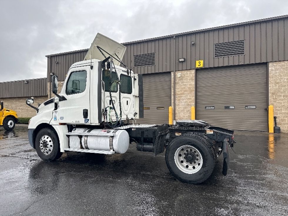 Day Cab Tractor-Heavy Duty Tractors-Freightliner-2019-T12642ST-Parsippany-NJ-395,267\n\t\tmiles-$ 36,000 - Image 5